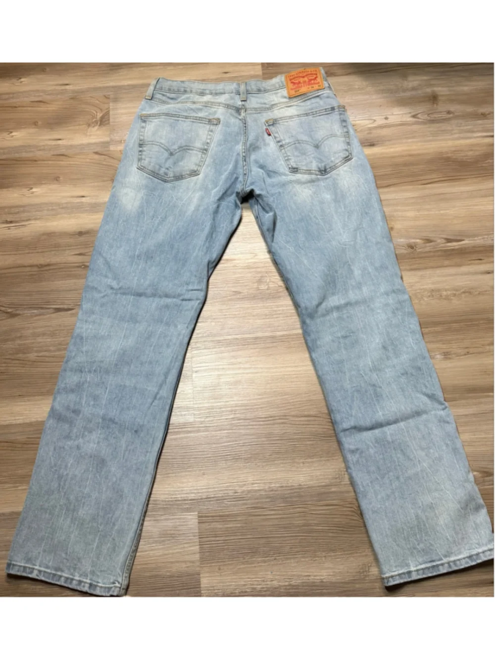 Like new Men's Levi's 514 Straight Leg Jeans Light Wash Blue Size 34x32